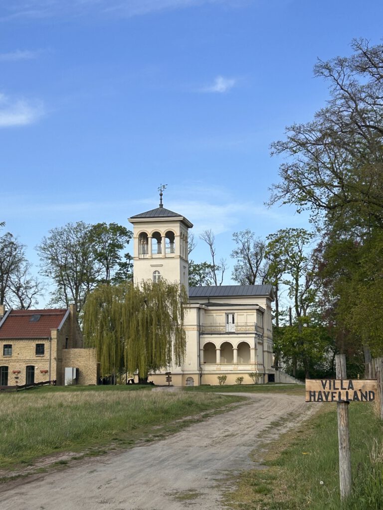 Seitenansicht Villa Havelland